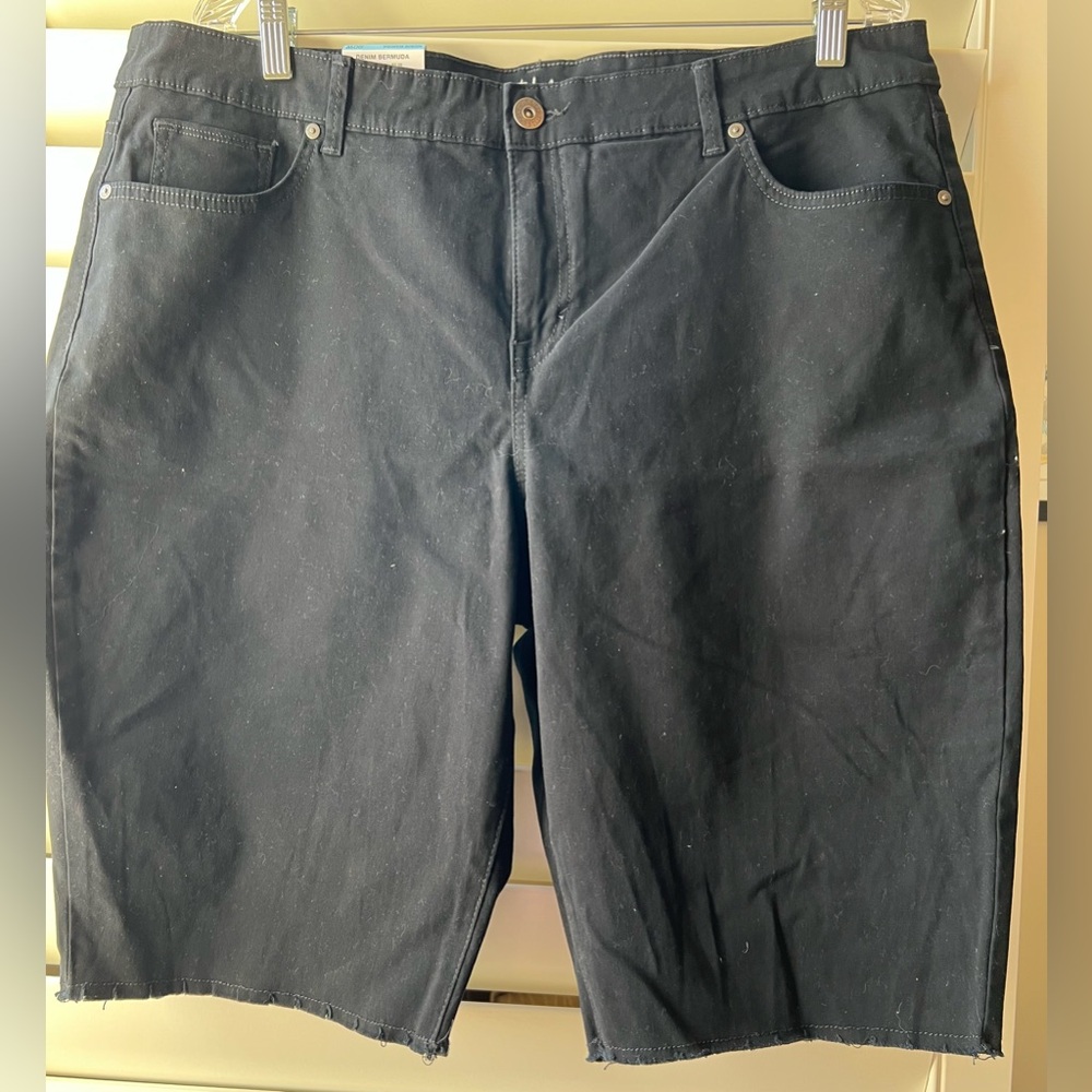 Style & Co - Bermuda - Black Shorts - 18 - NWT - Tag says 20W